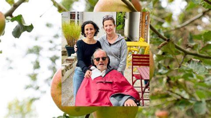 (06 Images) Sourires aux l&egrave;vres, Nd&egrave;ye Sokhna illumine le plateau de 2s