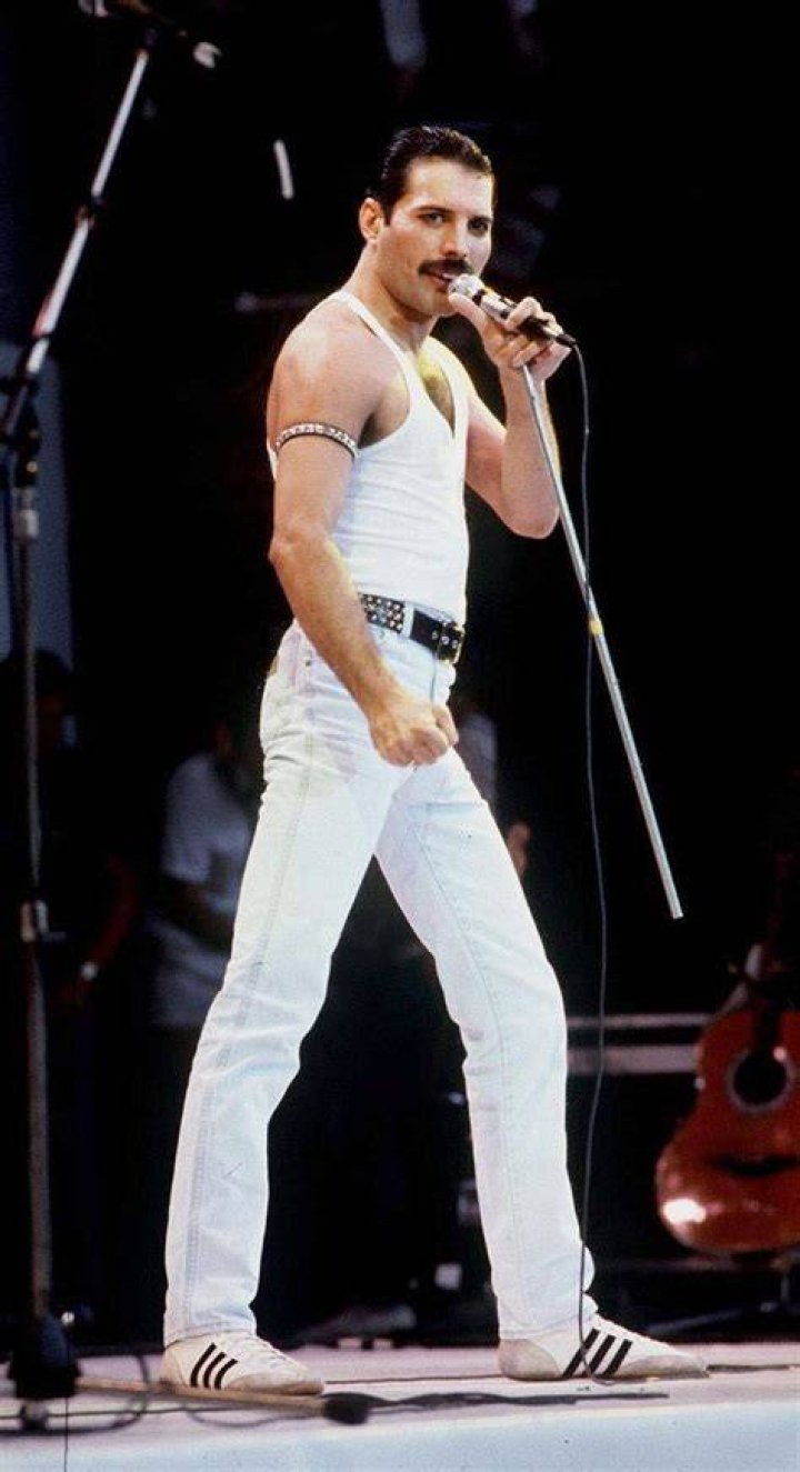 15/07/1985. Queen lead singer Freddie Mercury. Best Rock band EVER