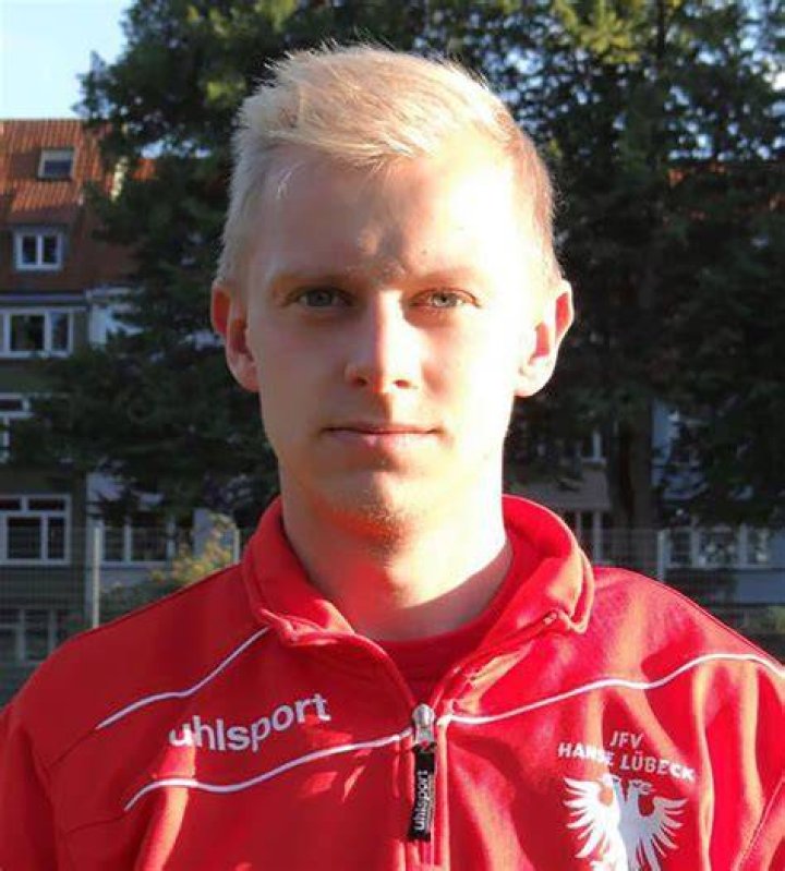 24j&auml;hriger Joshua Holtz ist &bdquo;Fu&szlig;ballheld&ldquo; &rsaquo; HLSPORTS