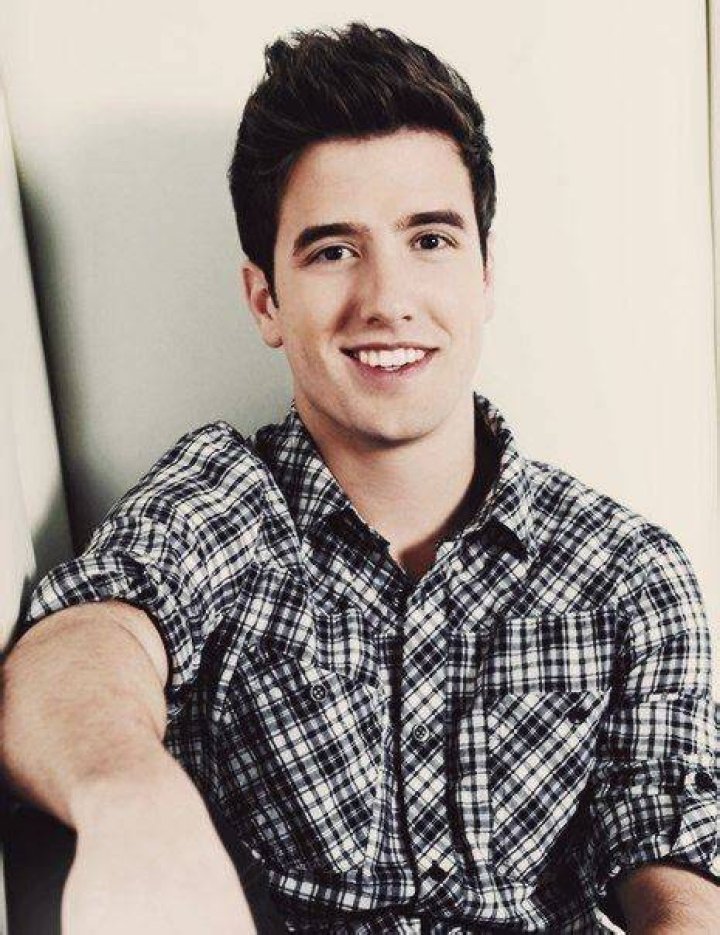 27 Years Logan Henderson is still single,Who is he dating? Know his Affairs