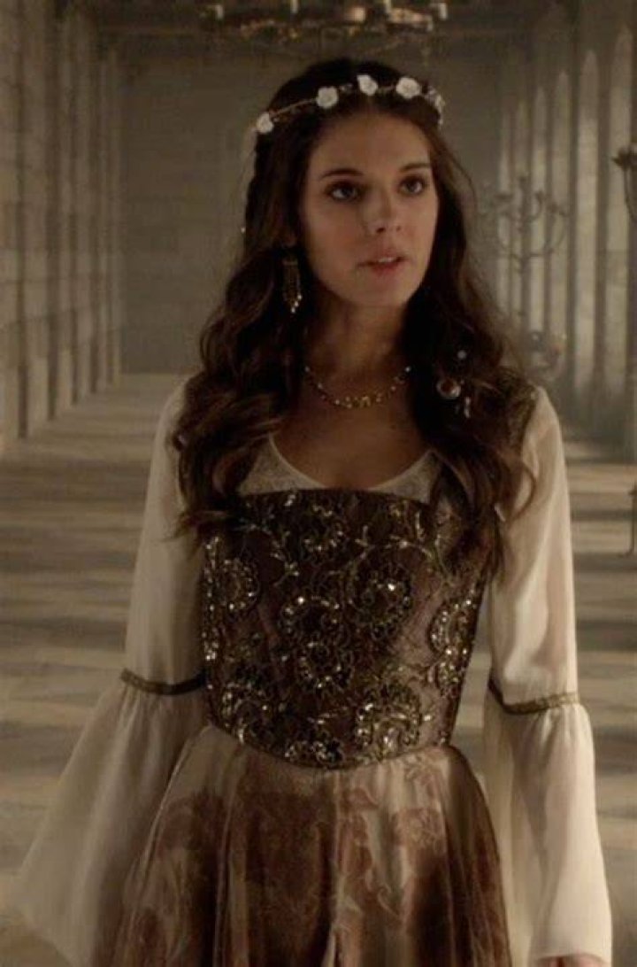 44+ Caitlin Stasey Reign Dresses Pics Gisela Gallery