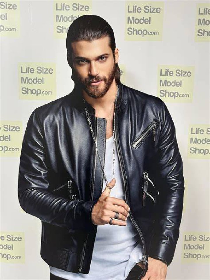 50+ Can Yaman Real Life Girlfriend Pics