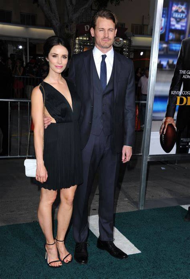 Abigail Spencer 2024 Husband, net worth, tattoos, smoking & body