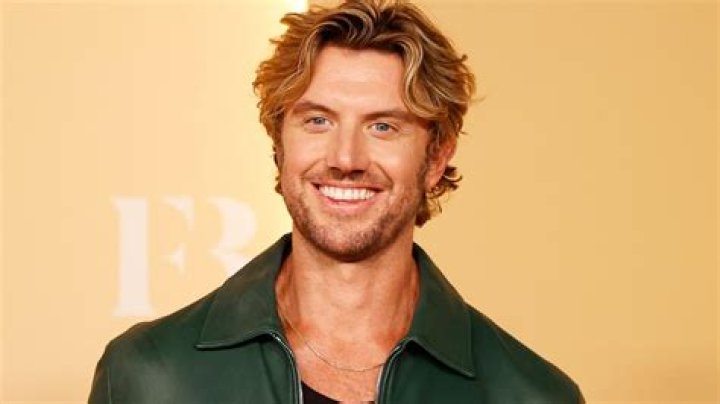 Adam Demos's height, age, girlfriend, children, movies and TV shows