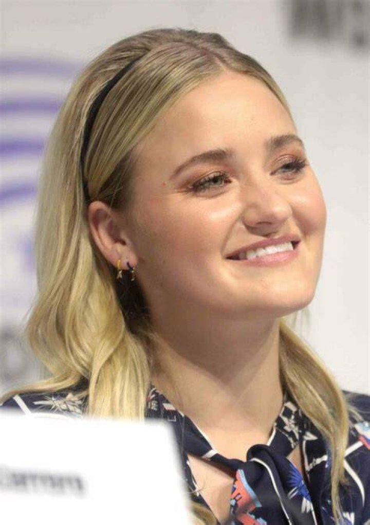 AJ Michalka Bio, Net Worth, Married, Husband, Dating History, Family