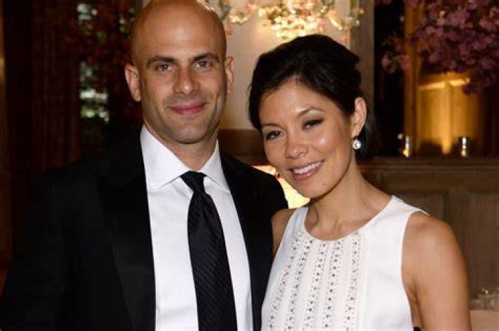 Alex Wagner 2018 Husband, net worth, tattoos, smoking & body