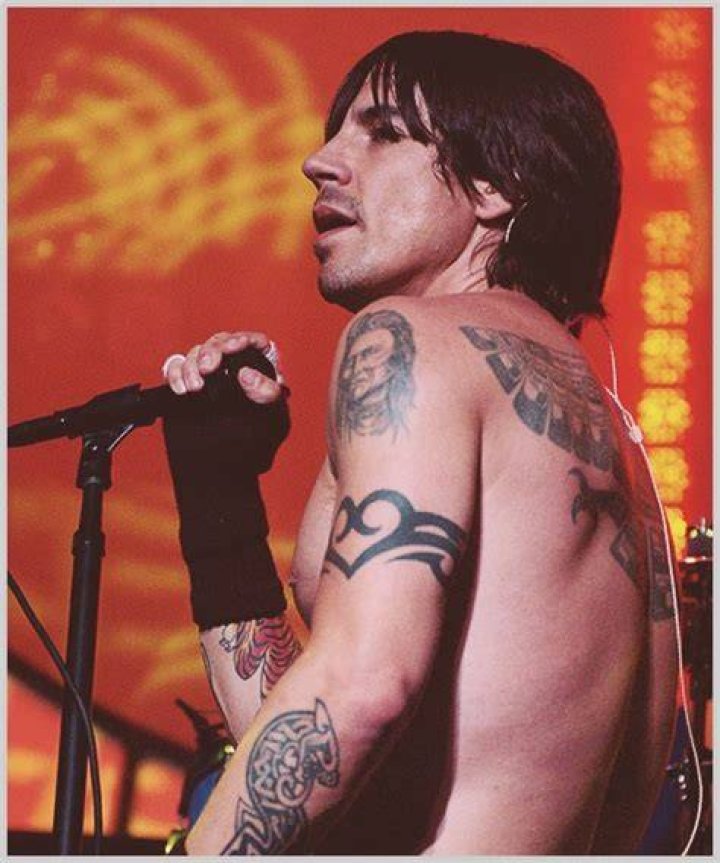ANTHONY KIEDIS RHCP TATTOO MOTIF BORNEO KALIMANTAN INDONESIA