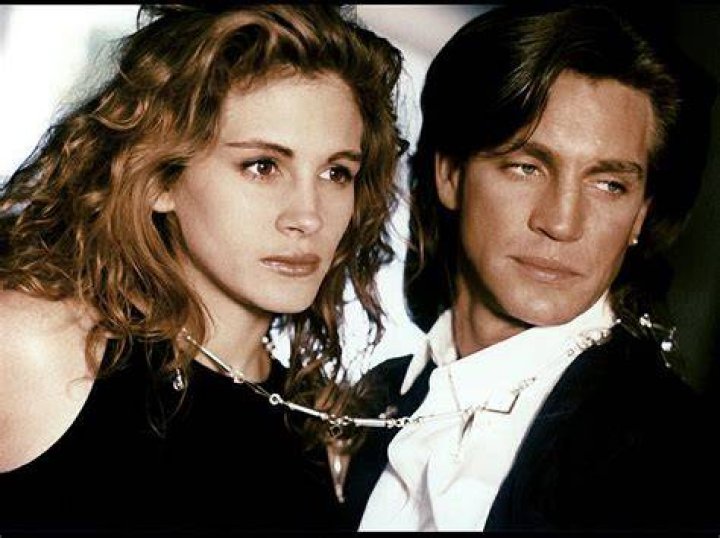 Are Julia and Eric Roberts close?