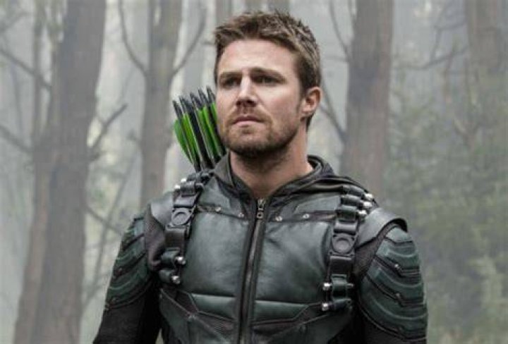 Arrow star Stephen Amell reveals wife Cassandra Jean is pregnant
