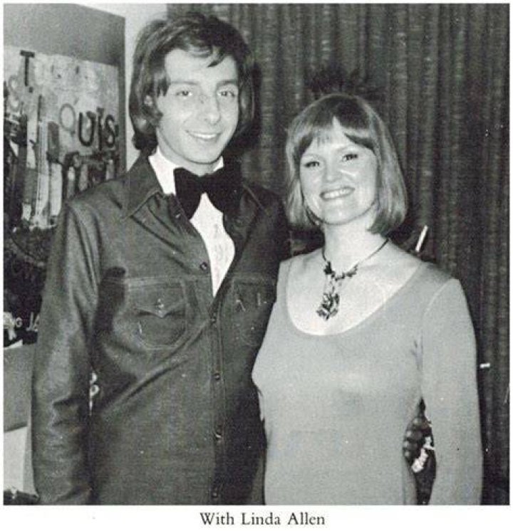 Barry And Companion, Linda Allen barry manilow Photo (36881444) Fanpop