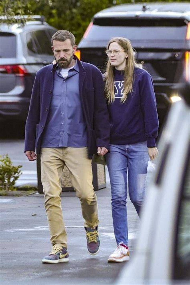 Ben Affleck Takes Daughters Violet and Seraphina to the Park