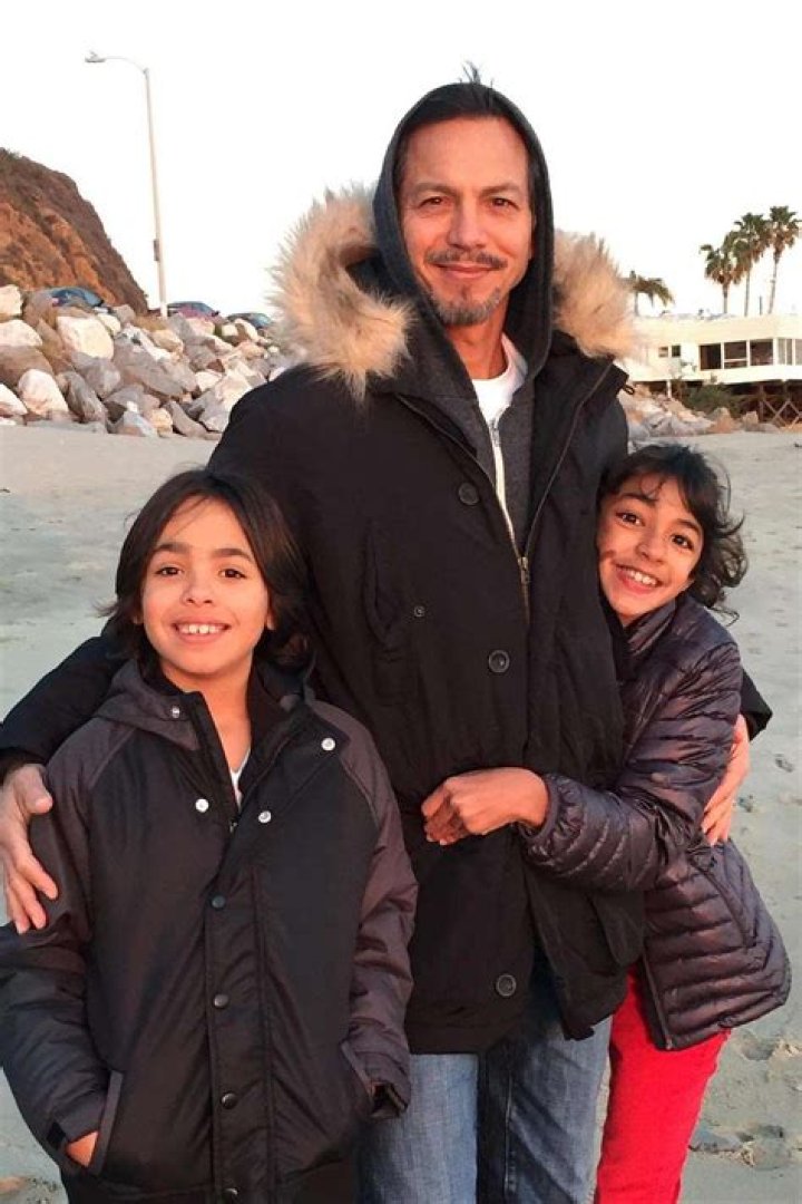Benjamin Bratt Kids, Daughter Sophia And Son Mateo Bravery