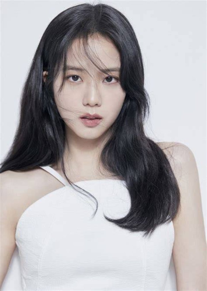 BLACKPINK&rsquo;s Jisoo Shines In New Profile Photos For Acting Career Soompi