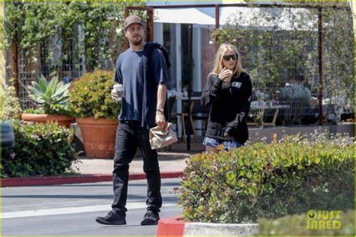 Charlotte McKinney & Ben Robson Grab Breakfast Together in Malibu