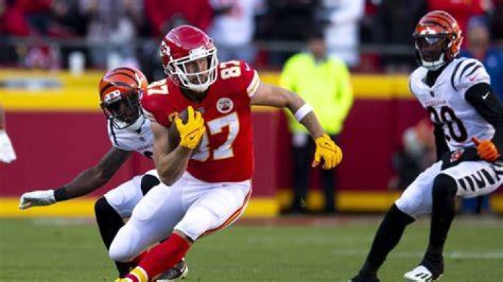 Chiefs TE Travis Kelce's quarterback dreams died after HS