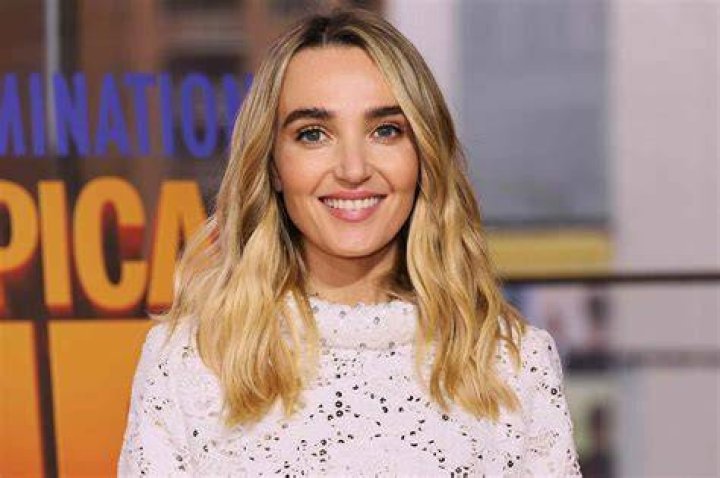 Chloe Fineman from SNL needs more attention Scrolller