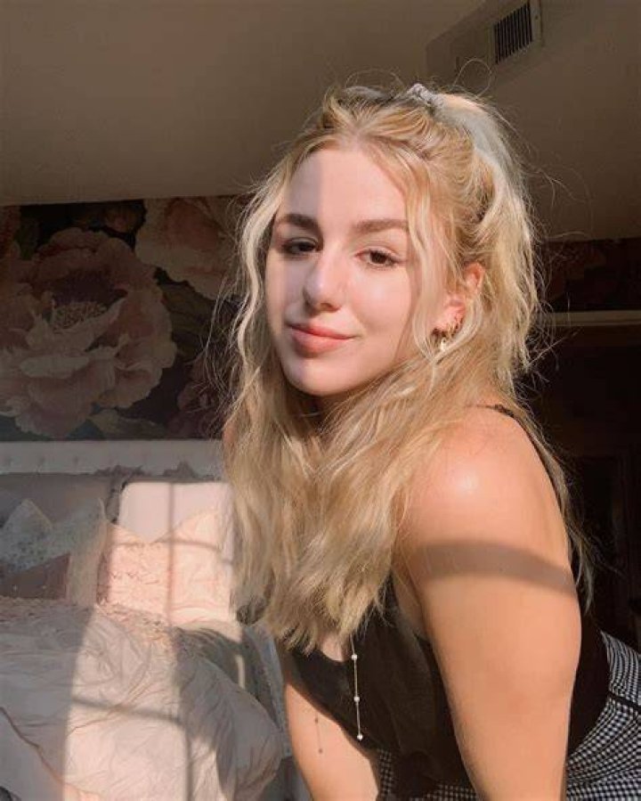 Chloe Lukasiak comes out as GAY! Chloe reveals her first girlfriend
