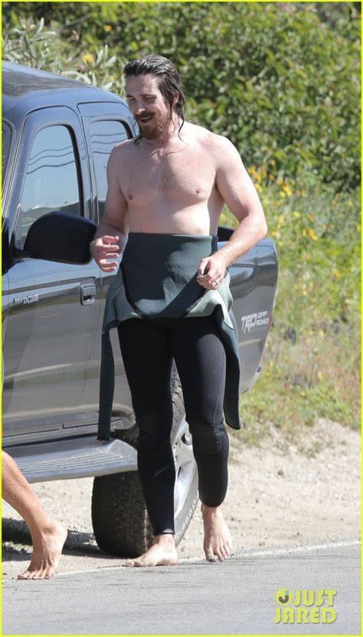 Christian Bale Shows Off His Shirtless Body at the Beach Photo 3320912