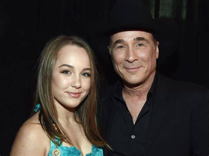 CLINT BLACK&rsquo;S DAUGHTER, LILY, MAKES GRAND OLE OPRY DEBUT [VIDEO] Top