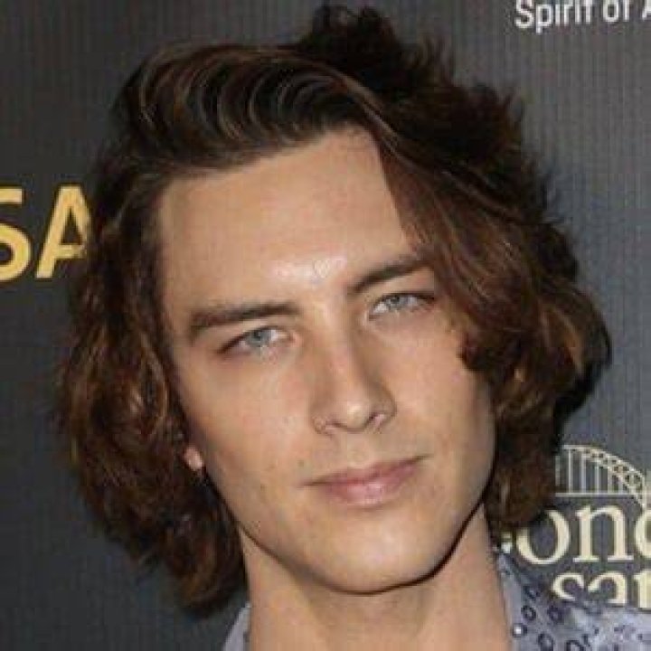 Cody Fern Wiki, biograf&iacute;a, edad, patrimonio, relaciones, familia y m&aacute;s