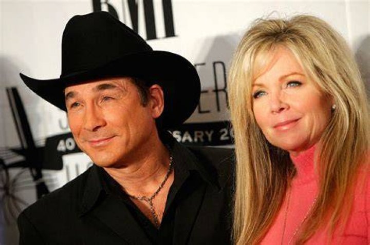 Country Music Memories Clint Black Marries Lisa Hartman Kowaliga