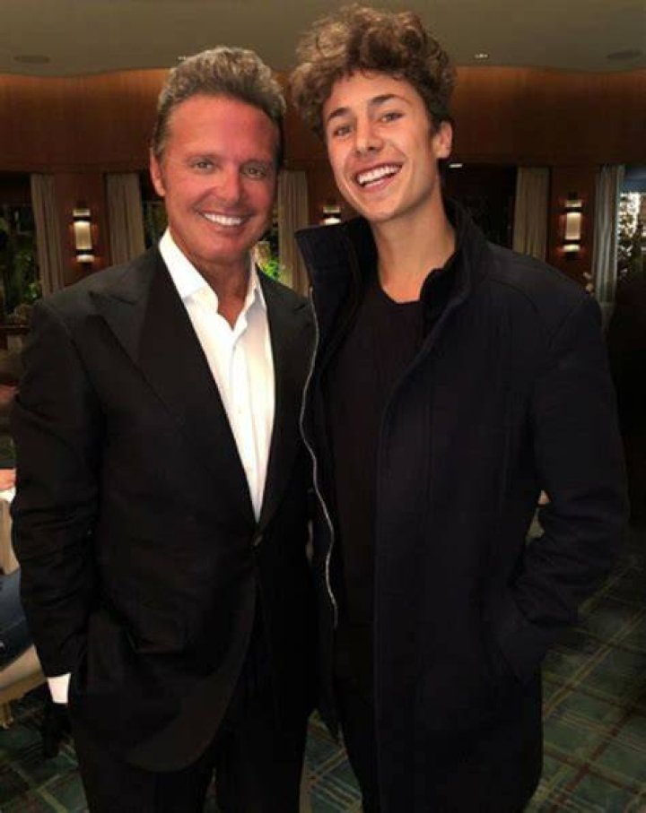 &iquest;Cu&aacute;nto mide Luis Miguel? (Cantante) Altura Real height
