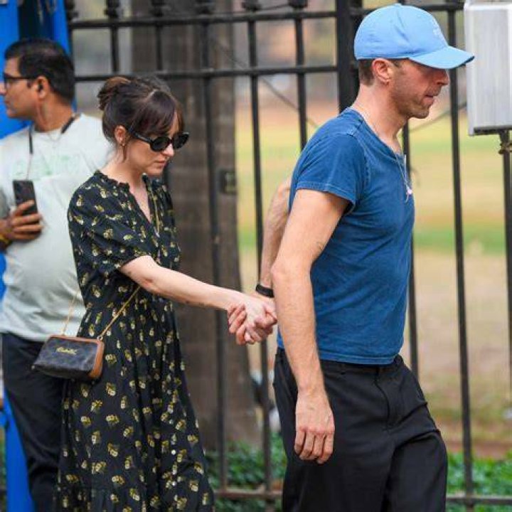 Dakota Johnson & Chris Martin rusler rundt på Mallorca på ferie bilder