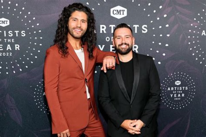 Dan + Shay's Shay Mooney Reveals 50 lbs Weight Loss News CMT