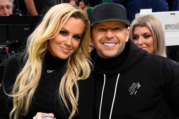Donnie Wahlberg & Jenny McCarthy 5 Fast Facts to Know