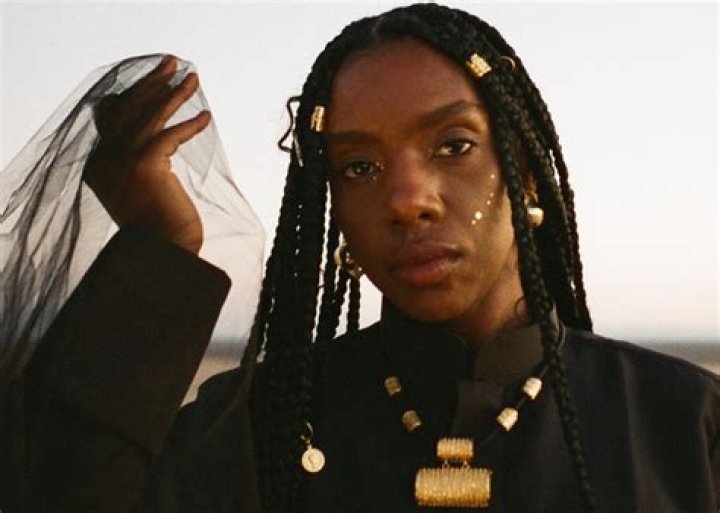 Dua Saleh Shares Video for New Song &ldquo;Fitt&rdquo; With Amaarae Watch DJ