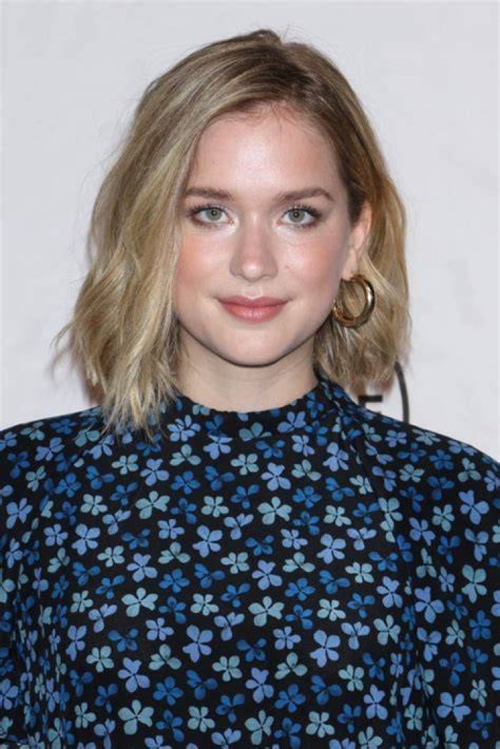 Elizabeth Lail Wiki, Age, Bio, Boyfriend, Salary, Dating and Net Worth