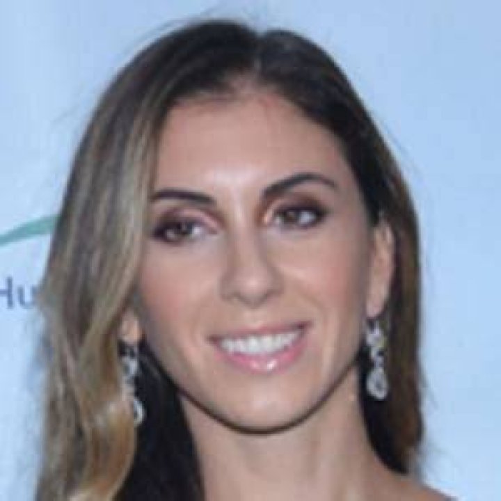 Emilia Bechrakis Bio, Age, Net Worth, Height, In Relation, Facts