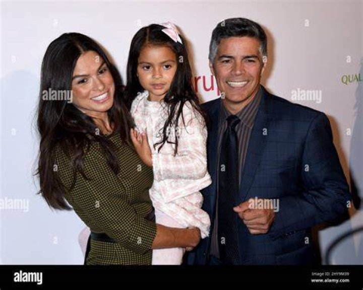 Esai Morales, Elvimar Silva et la fille Mariana Morales ont assist&eacute; au