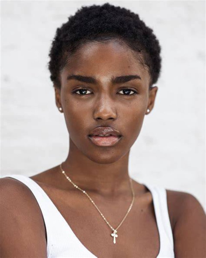 Eva Apio👼🏾 on Instagram &ldquo;twiss up your neck&rdquo; Looks, Inspira&ccedil;&atilde;o