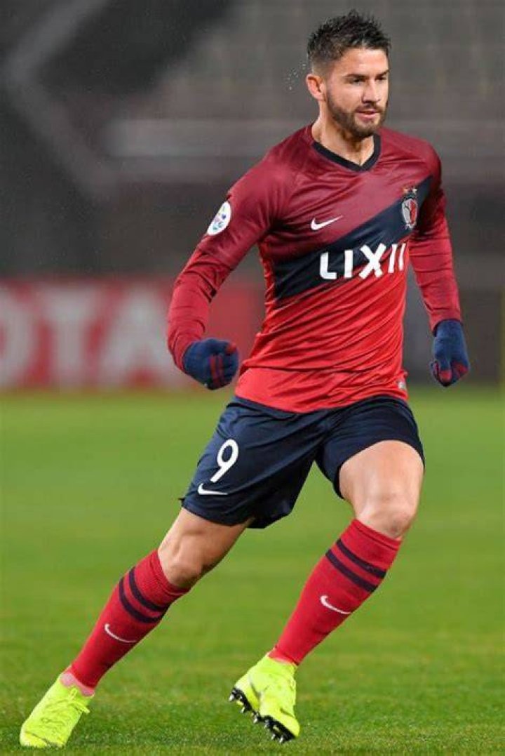 Everaldo Stum One team, Football, Senior club