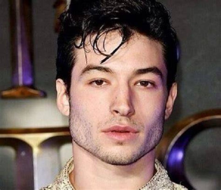 Ezra Miller Wiki, Biography, Age, Parents, Wife, Networth Viet A