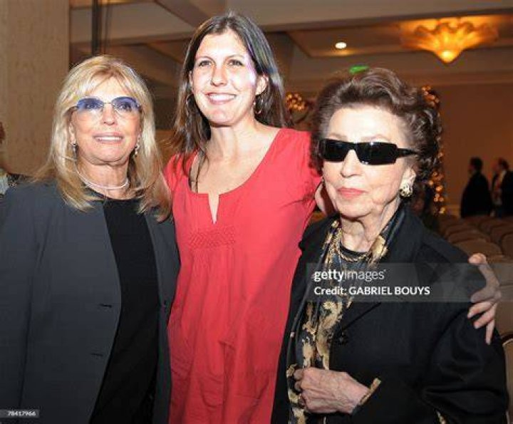 Frank Sinatra’s Daughter Cried for a Week Before His Fourth Wedding