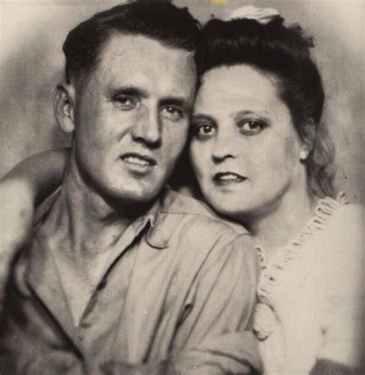 Gladys and Vernon Presleyso young and both so beautiful. Elvis