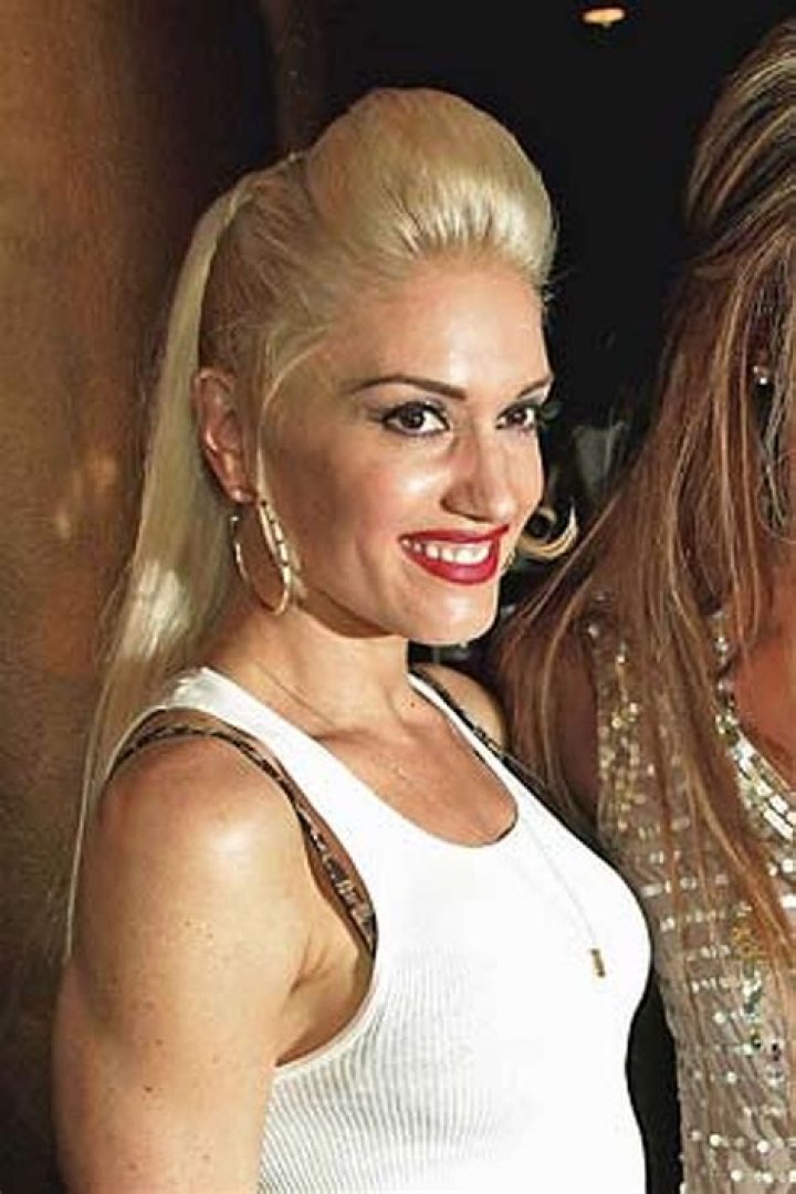 Gwen Stefani met by roaring crowd although her show is steeped in routine