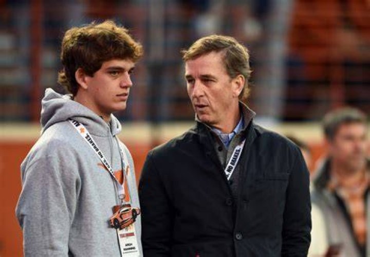 How Old Is Arch Manning Jr Arch manning, the nephew of peyton manning