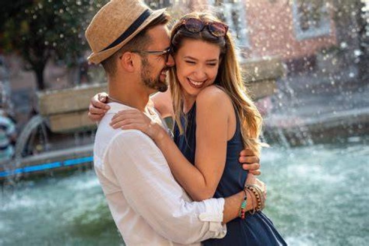 In der Beziehungs und DatingGeschichte von Jules Hawkins und