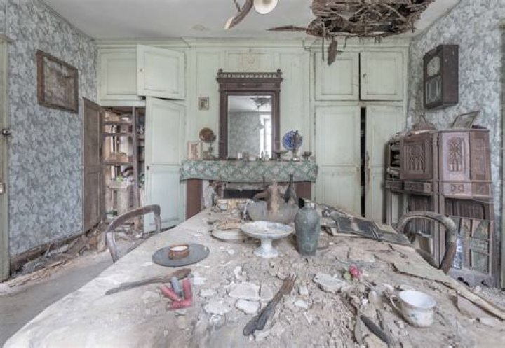 Inside Old House with 100s of Cars and 3 other Discovered Abandoned
