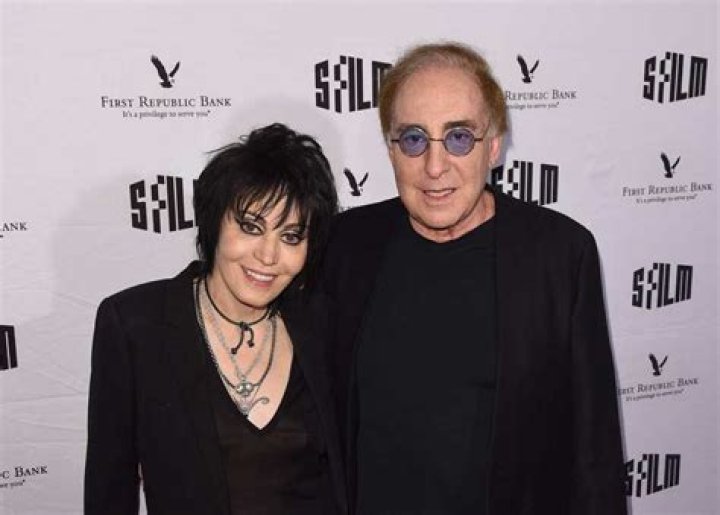 Is Joan Jett Married? Rumors of Her Sexuality; Her Net Worth, Death