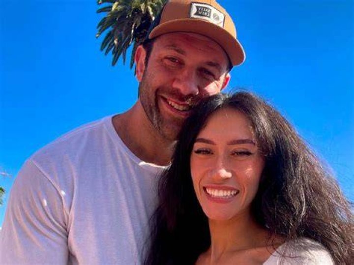 Is Lee Asher Married To Luke Barton or Is He In A Relationship?