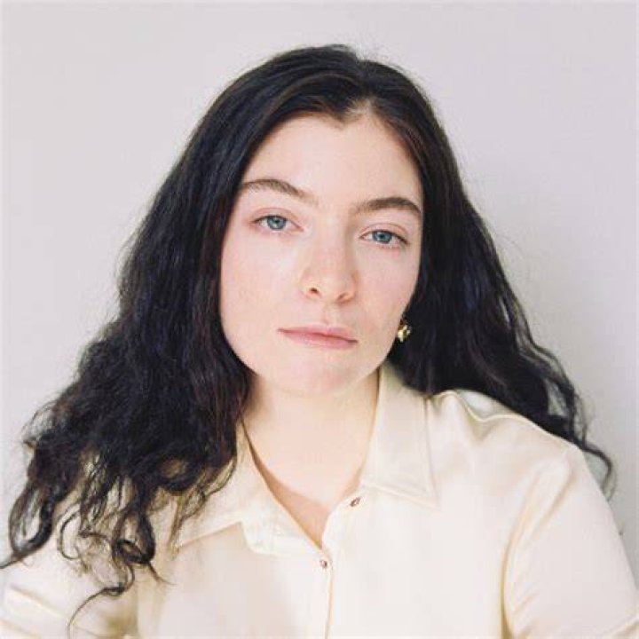 Is Lorde Married? Parents, Husband, Real Name, Net Worth, Age, Ethnicity