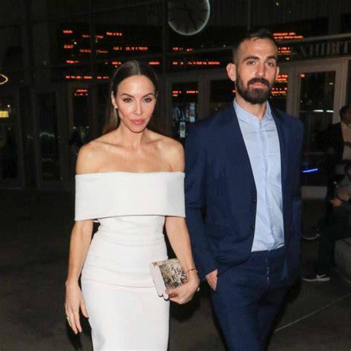 is Whitney Cummings married? Who is Whitney Cummings Husband? The