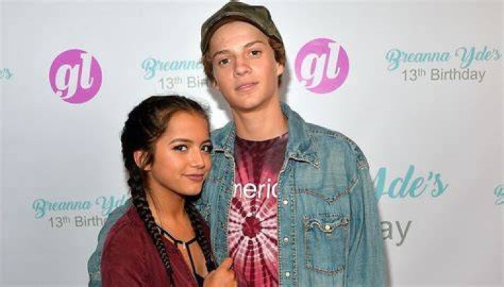 Isabela Moner Parents