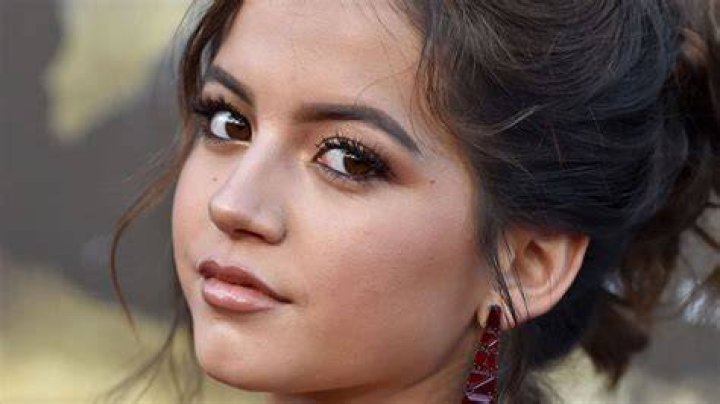 Isabela Moner revela la lucha de su mam&aacute; contra el c&aacute;ncer de pecho
