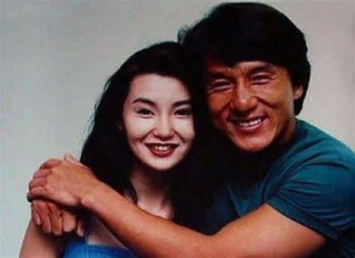 Jackie Chan With His Wife And Kids