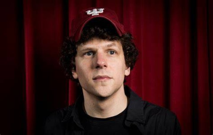 Jesse Eisenberg &ldquo;I&rsquo;m lying about 90 percent of what I&rsquo;m talking about